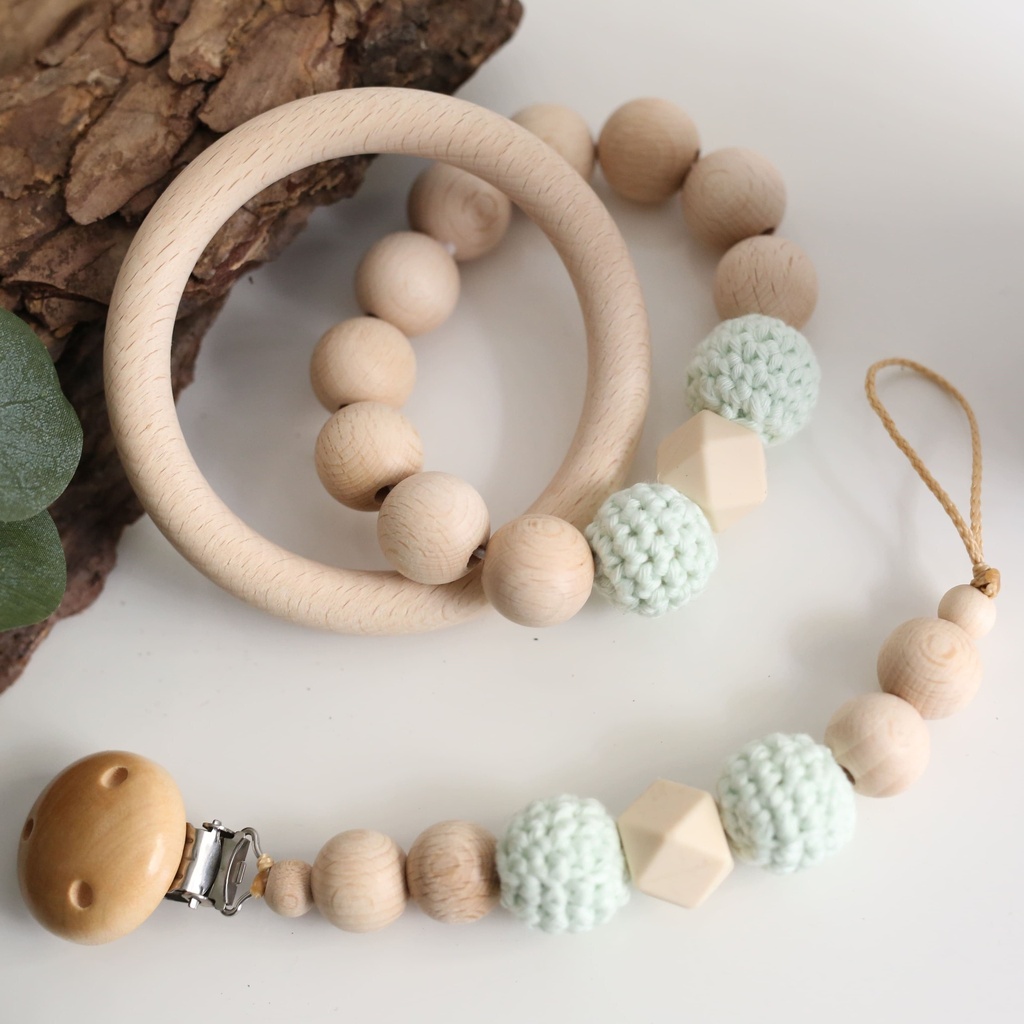 Baby Geschenkset Pastellgrün mit Häkelperlen